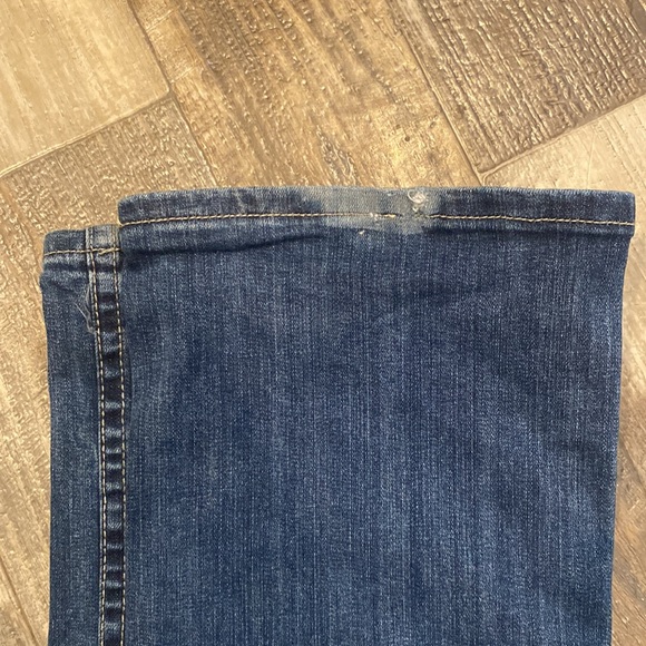 Cowgirl Tuff Dark Wash Jeans. 31x37 - Picture 3 of 7